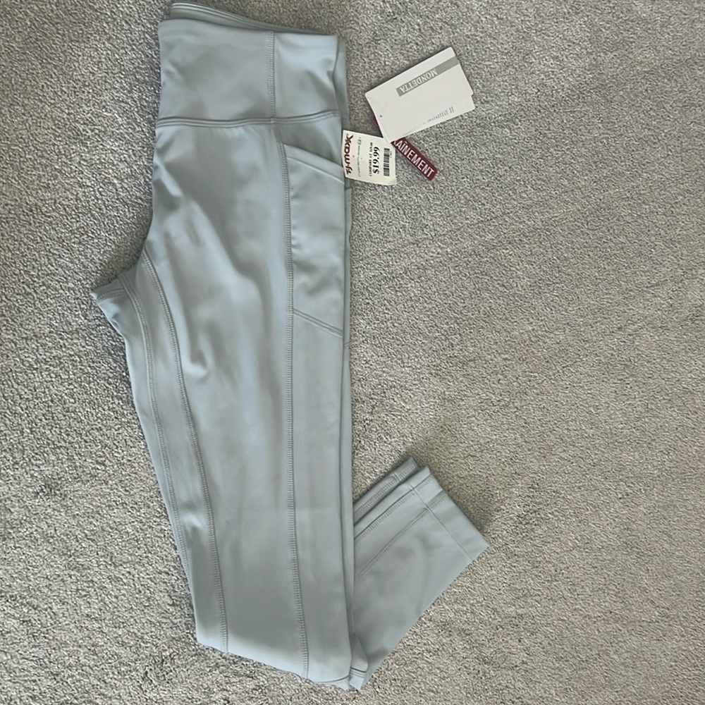 Mondetta leggings with side pockets. NWT